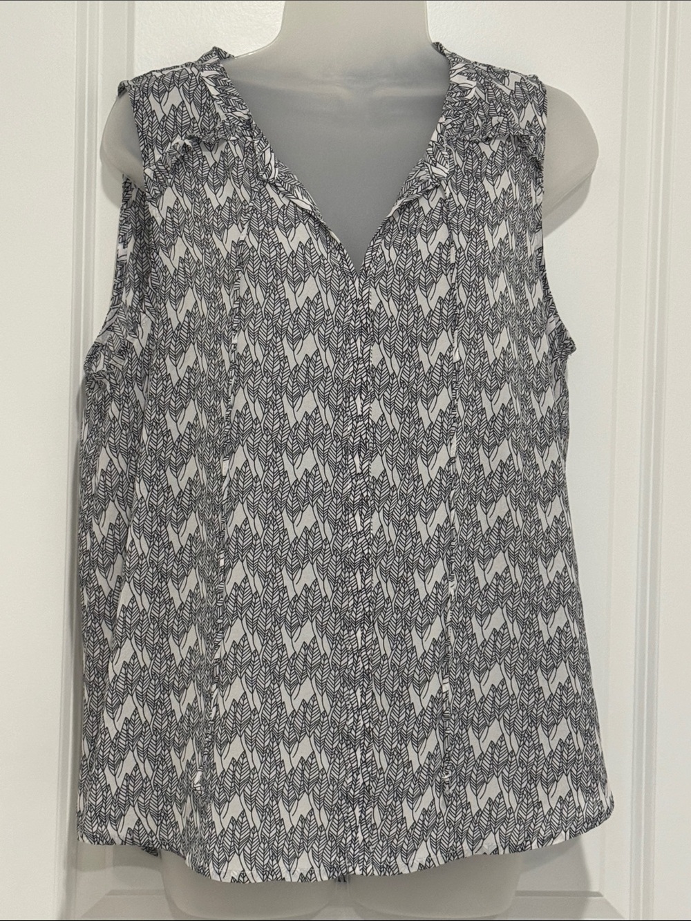 fun 2 fun Black and White V-Neck Sleeveless Print Tank